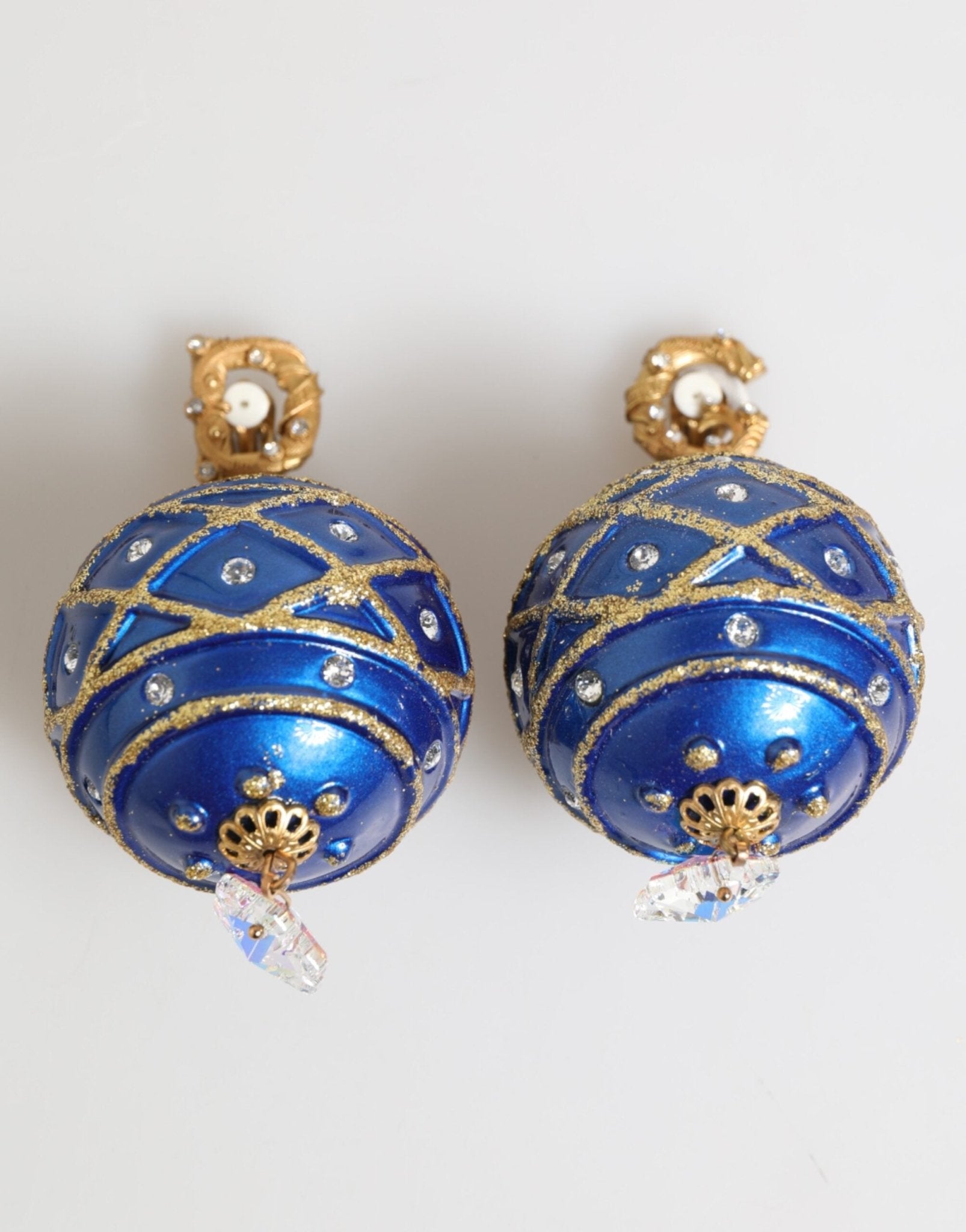 Dolce & Gabbana Gold Brass Blue Christmas Ball Crystal Drop Clip On Earrings – par Dolce & Gabbana | Disponible sur Sandy Store ByNet