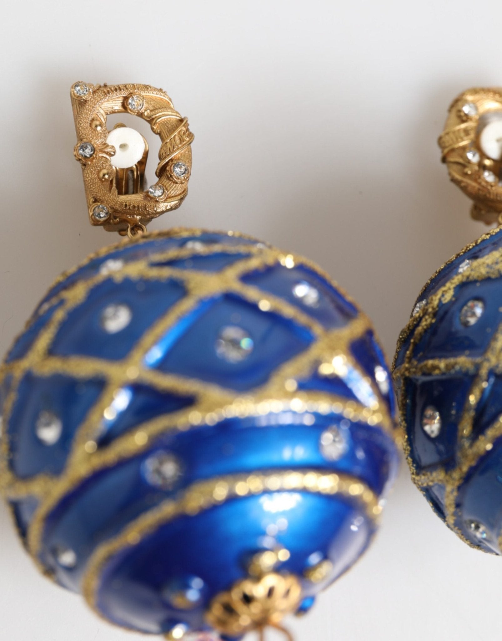 Dolce & Gabbana Gold Brass Blue Christmas Ball Crystal Drop Clip On Earrings – par Dolce & Gabbana | Disponible sur Sandy Store ByNet