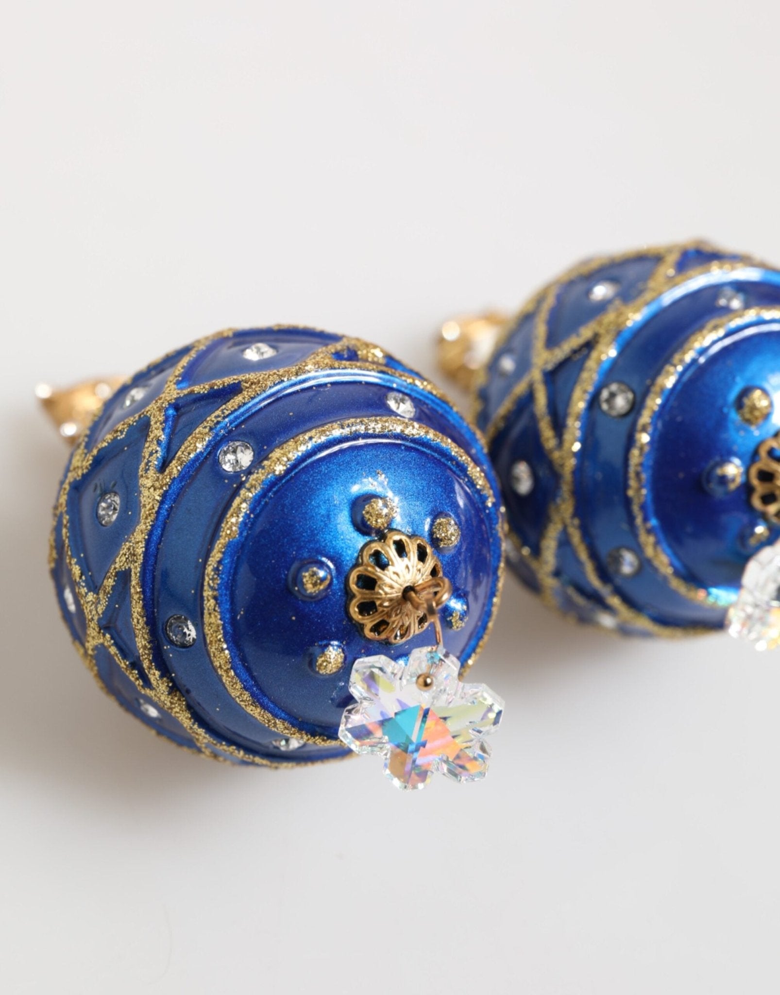 Dolce & Gabbana Gold Brass Blue Christmas Ball Crystal Drop Clip On Earrings – par Dolce & Gabbana | Disponible sur Sandy Store ByNet