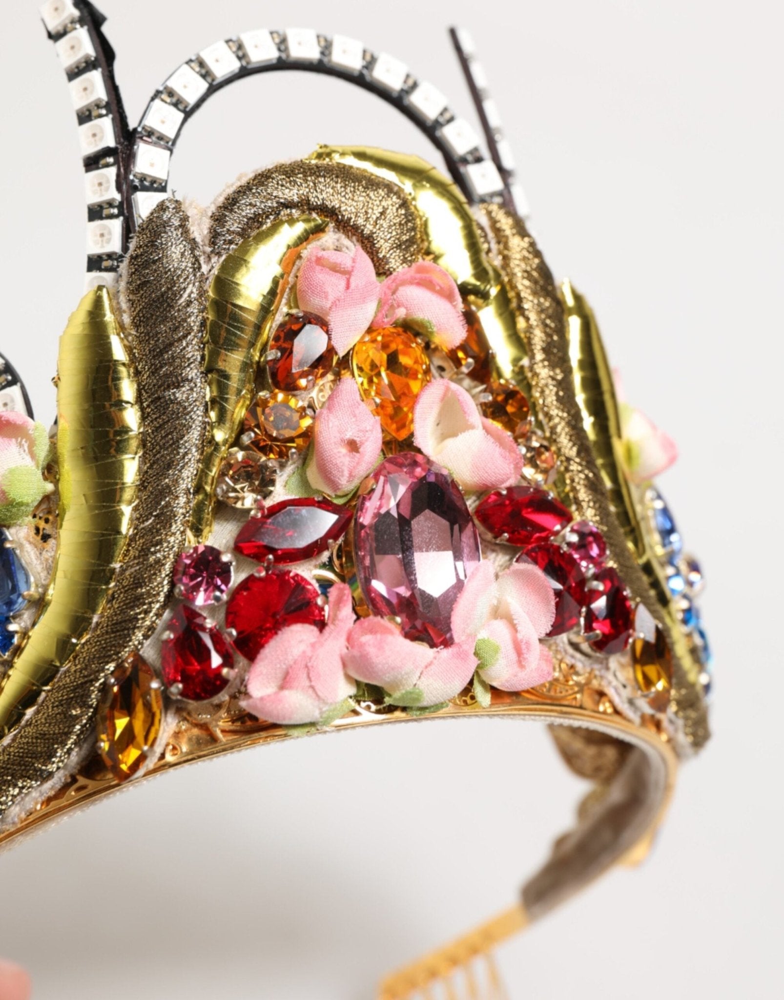 Dolce & Gabbana Gold Brass Crystal Embellished Headpiece Crown Diadem Tiara – par Dolce & Gabbana | Disponible sur Sandy Store ByNet