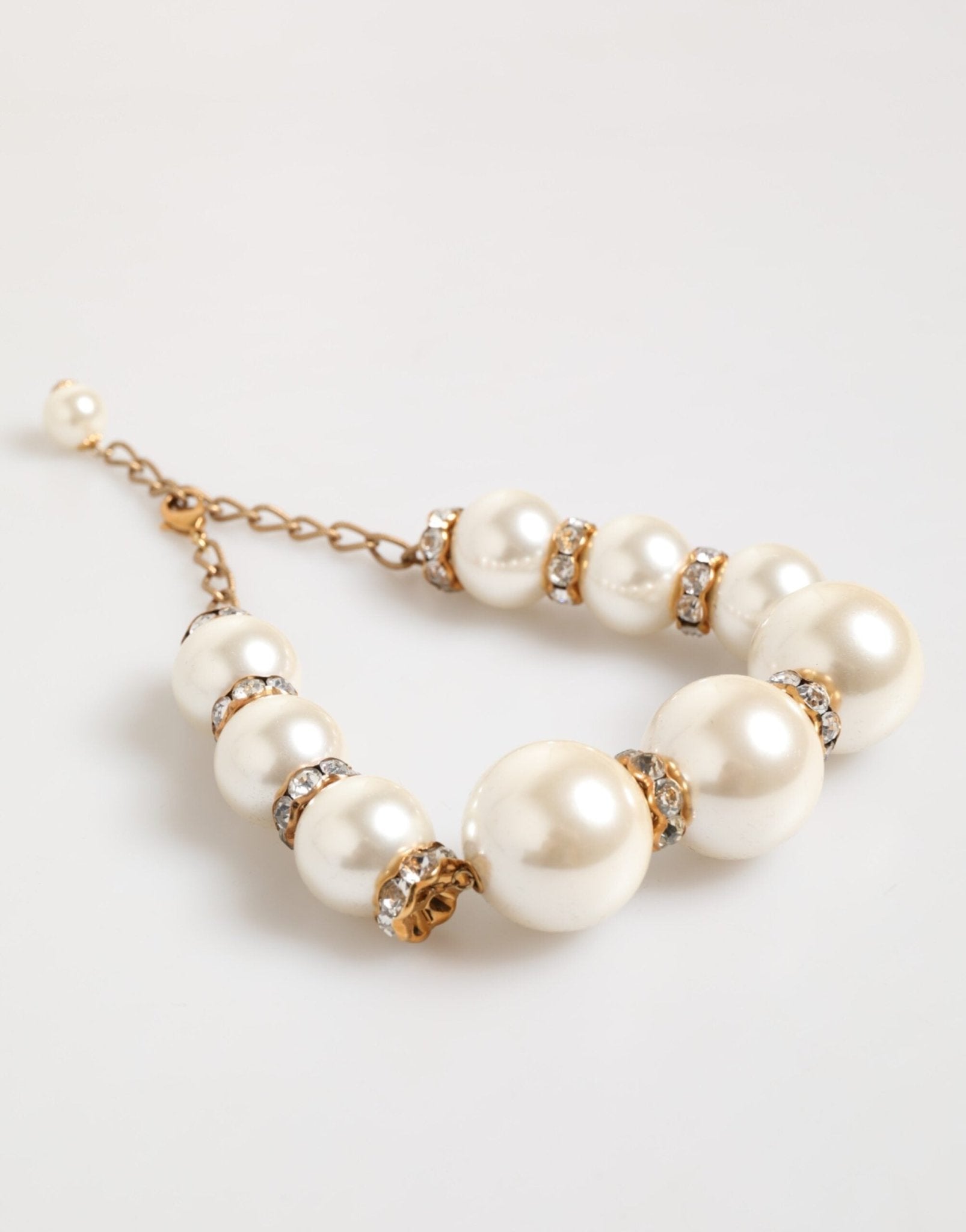 Dolce & Gabbana Gold Brass Faux Pearl Crystal Statement Luxury Jewelry Necklace – par Dolce & Gabbana | Disponible sur Sandy Store ByNet