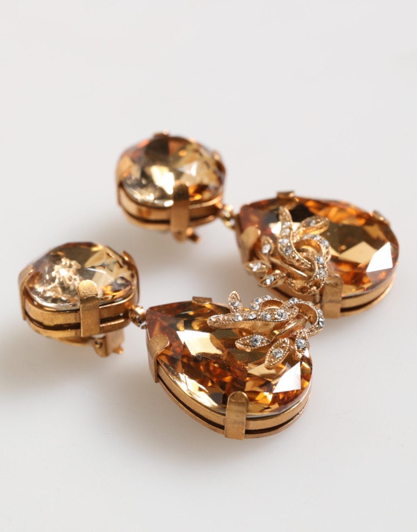 Dolce & Gabbana Gold Crystal Drop Clip - On Strass Floral Jewelry Earrings – par Dolce & Gabbana | Disponible sur Sandy Store ByNet