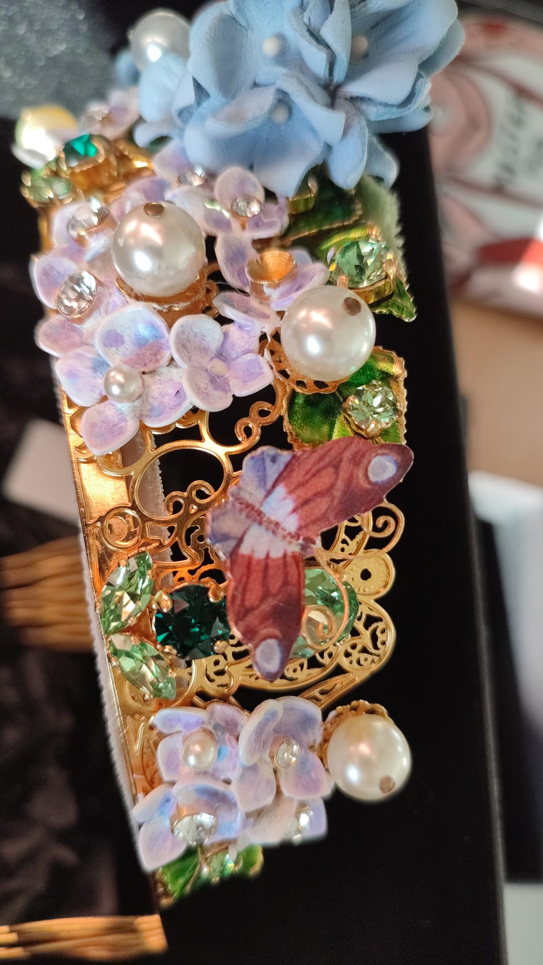 Dolce & Gabbana Gold Crystal Purple Hortensia Headband Crown Diadem – par Dolce & Gabbana | Disponible sur Sandy Store ByNet