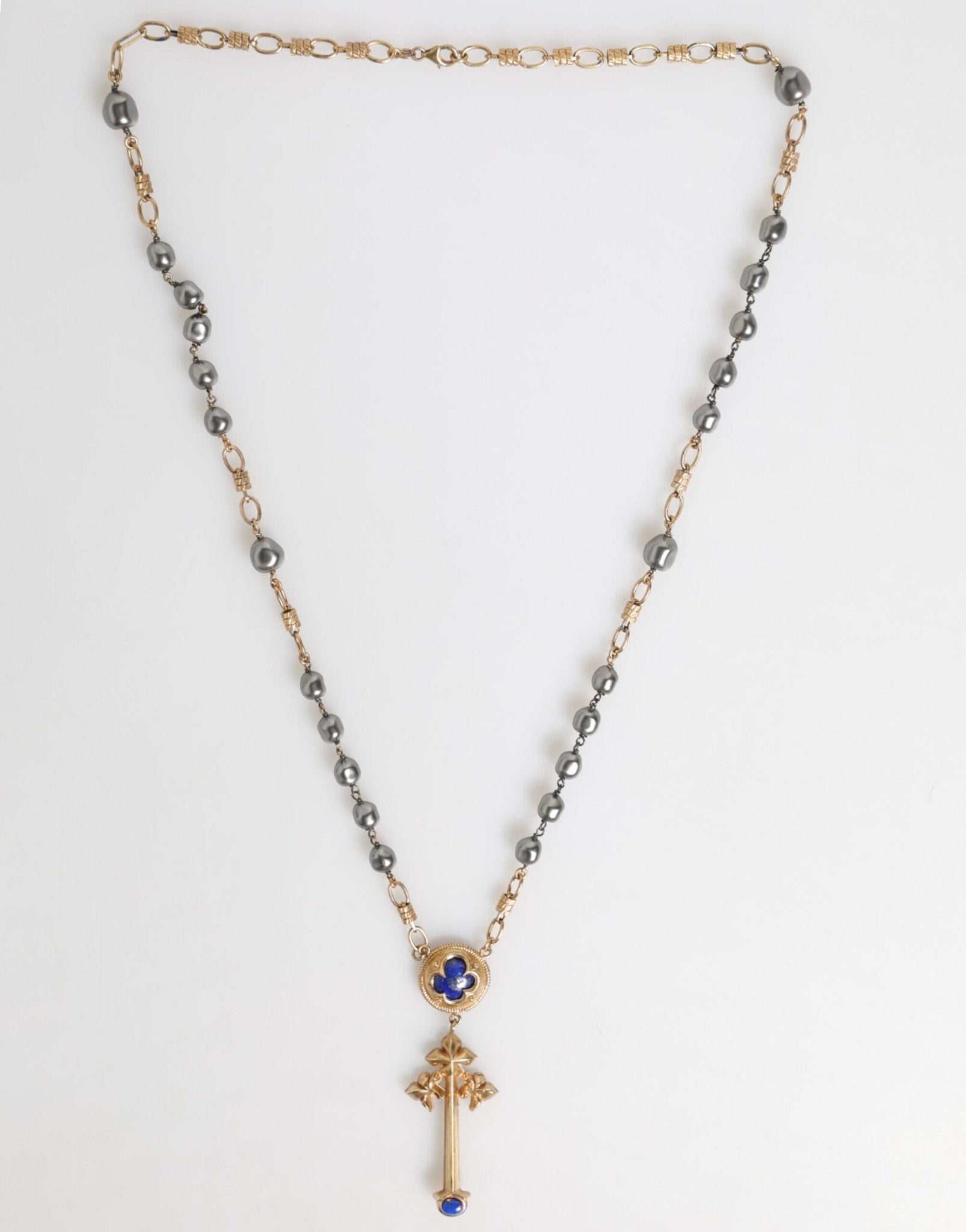 Dolce & Gabbana Gold Tone Beaded Chain Religious Cross Necklace – par Dolce & Gabbana | Disponible sur Sandy Store ByNet