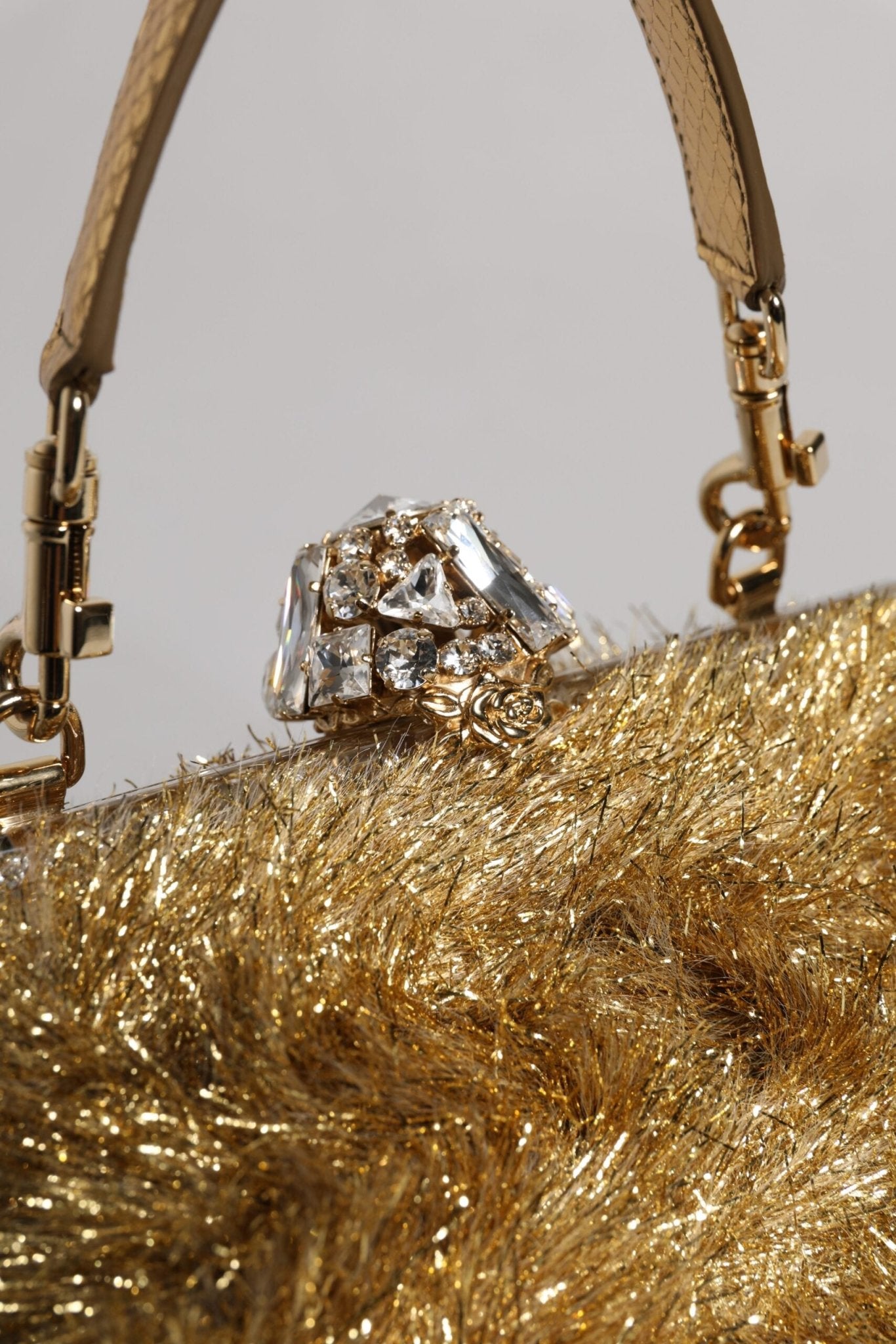 Dolce & Gabbana Gold Vanda Chain Strap Tinsel Crystal Evening Clutch Bag – par Dolce & Gabbana | Disponible sur Sandy Store ByNet