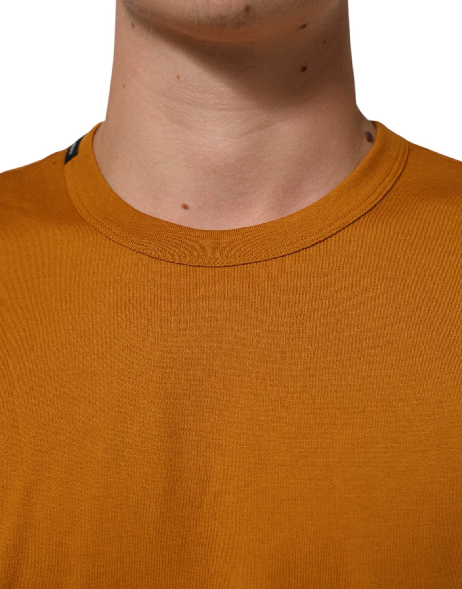 Dolce & Gabbana Golden Brown Crew Neck Short Sleeve T-shirt – IT58 | 3XL par Dolce & Gabbana | Disponible sur Sandy Store ByNet