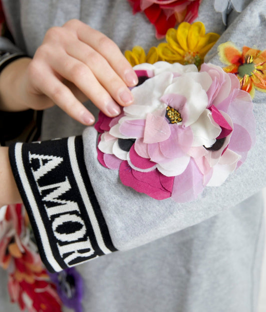Dolce & Gabbana Gray DG Amore Queen Floral Pullover Sweater – IT36|XXS par Dolce & Gabbana | Disponible sur Sandy Store ByNet