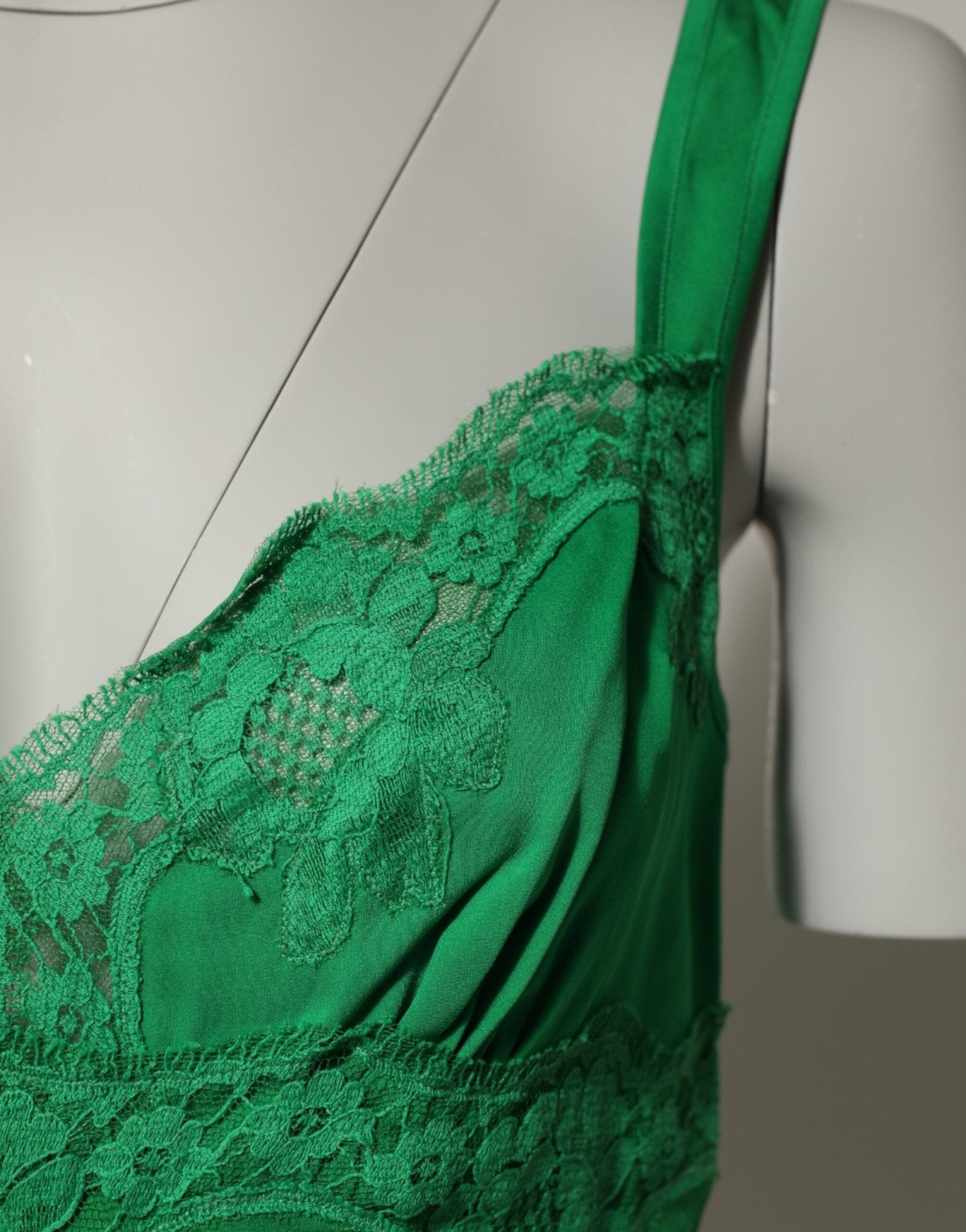 Dolce & Gabbana Green Floral Lace Tank Lingerie Top Underwear – IT3 | M par Dolce & Gabbana | Disponible sur Sandy Store ByNet
