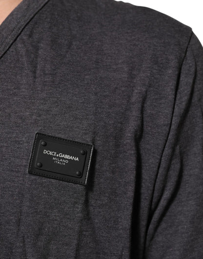 Dolce & Gabbana Grey Cotton V - Neck Logo Plaque Melange T-Shirt – IT58 | 3XL par Dolce & Gabbana | Disponible sur Sandy Store ByNet