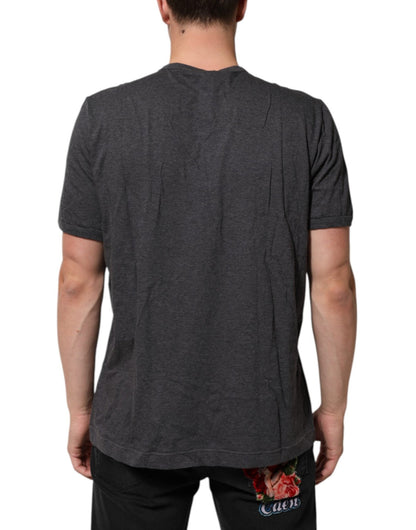 Dolce & Gabbana Grey Cotton V - Neck Logo Plaque Melange T-Shirt – IT58 | 3XL par Dolce & Gabbana | Disponible sur Sandy Store ByNet