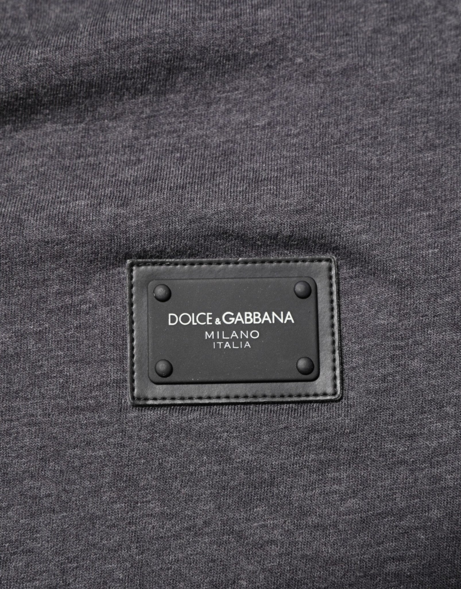 Dolce & Gabbana Grey Cotton V - Neck Logo Plaque Melange T-Shirt – IT58 | 3XL par Dolce & Gabbana | Disponible sur Sandy Store ByNet