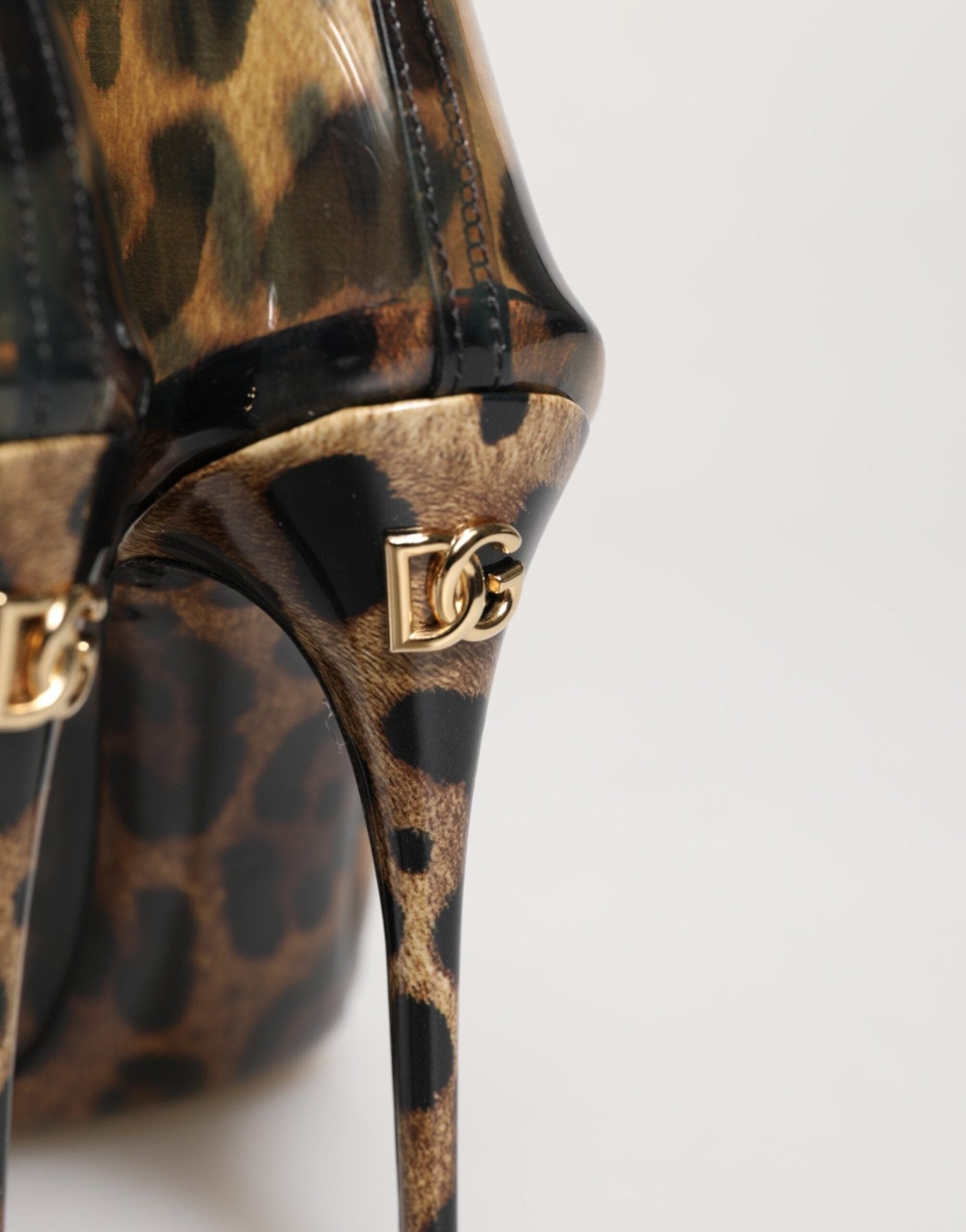 Dolce & Gabbana Leopard Print PVC Pointed Toe Boots Shoes – EU39/US8.5 par Dolce & Gabbana | Disponible sur Sandy Store ByNet