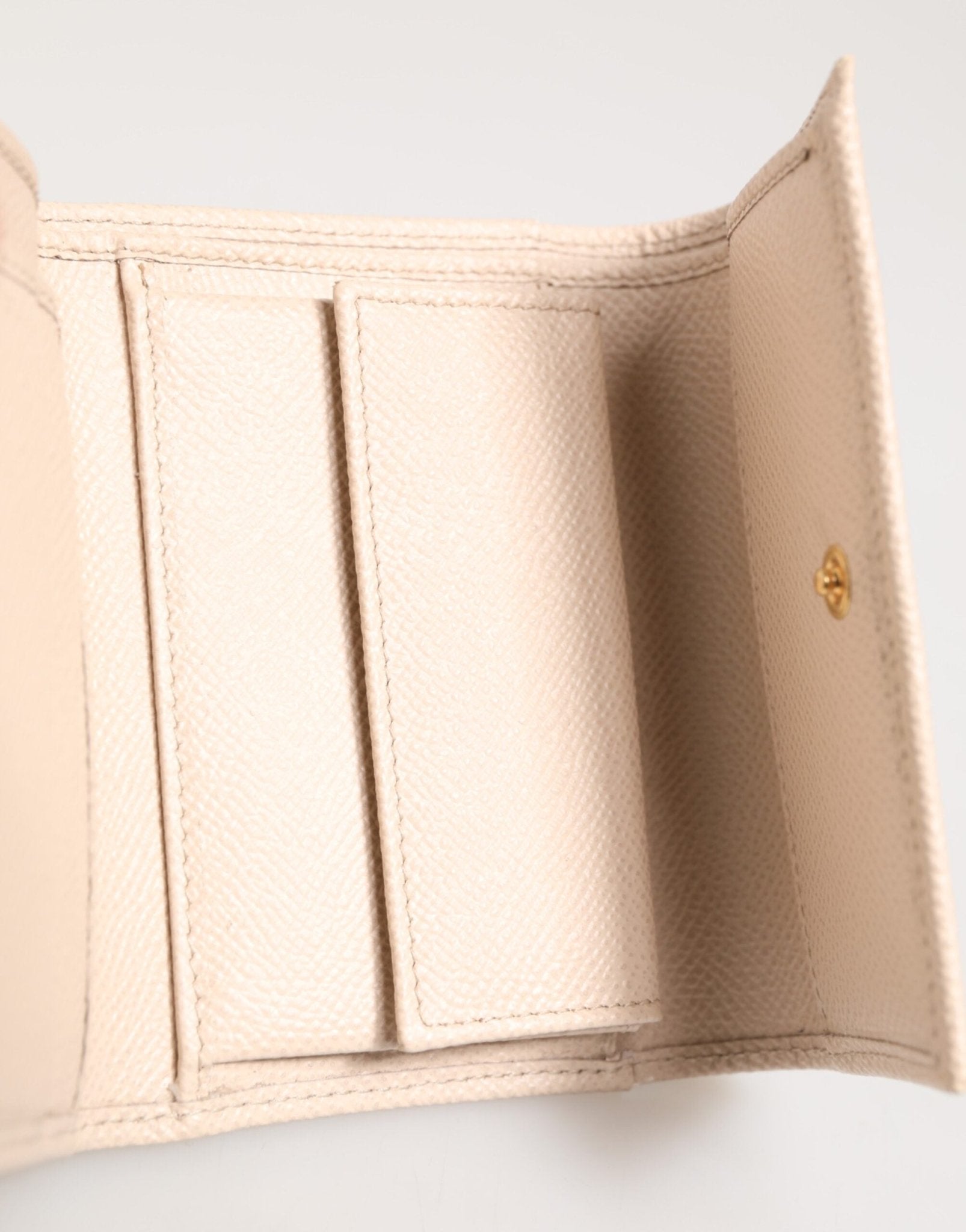 Dolce & Gabbana Light Pink Calf Leather DG Logo French Flap Wallet – par Dolce & Gabbana | Disponible sur Sandy Store ByNet