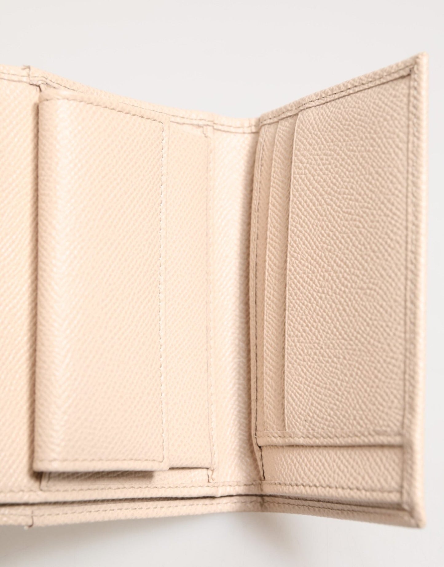 Dolce & Gabbana Light Pink Calf Leather DG Logo French Flap Wallet – par Dolce & Gabbana | Disponible sur Sandy Store ByNet