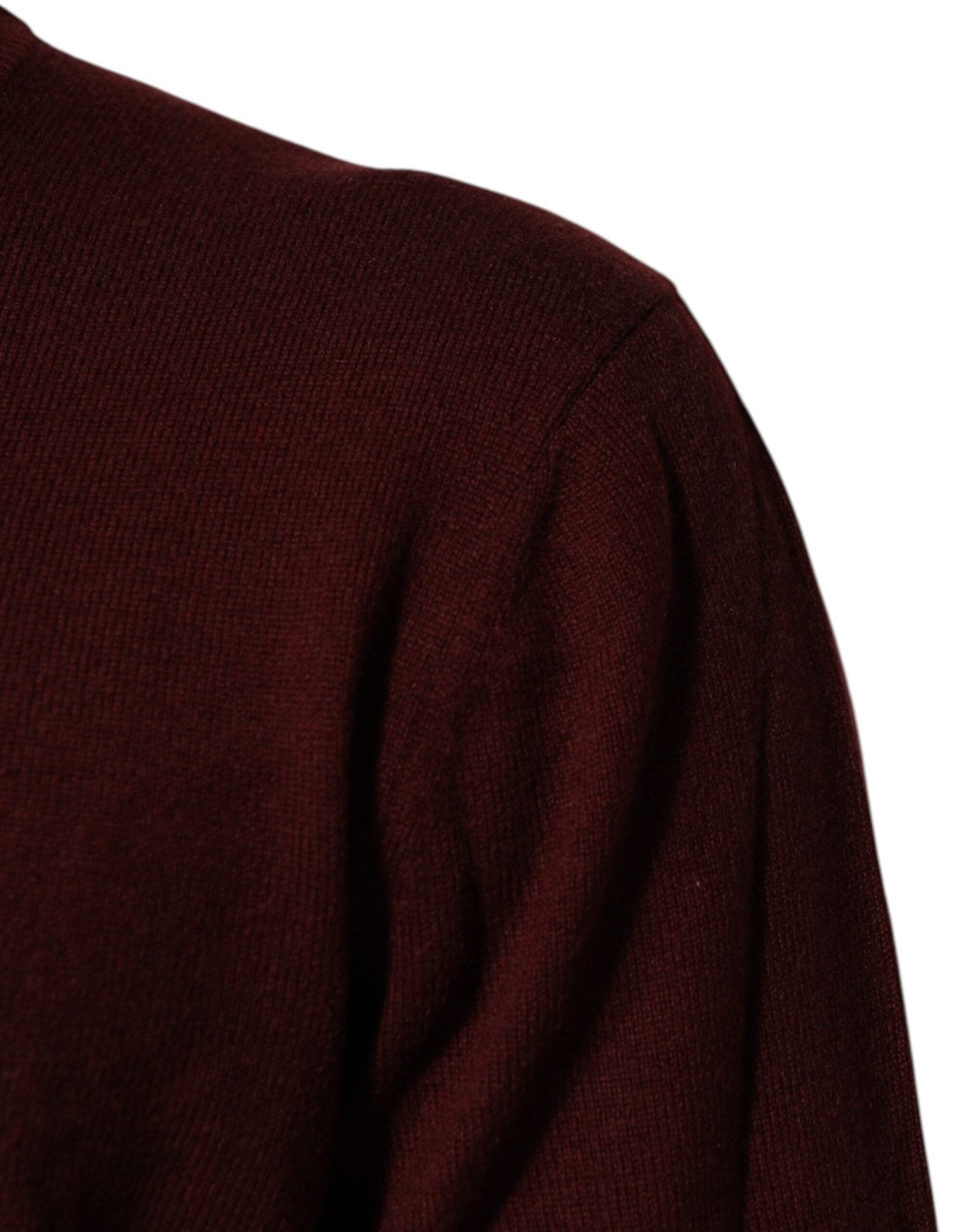 Dolce & Gabbana Maroon Cashmere Crew Neck Pullover Sweater – IT54 | XL par Dolce & Gabbana | Disponible sur Sandy Store ByNet