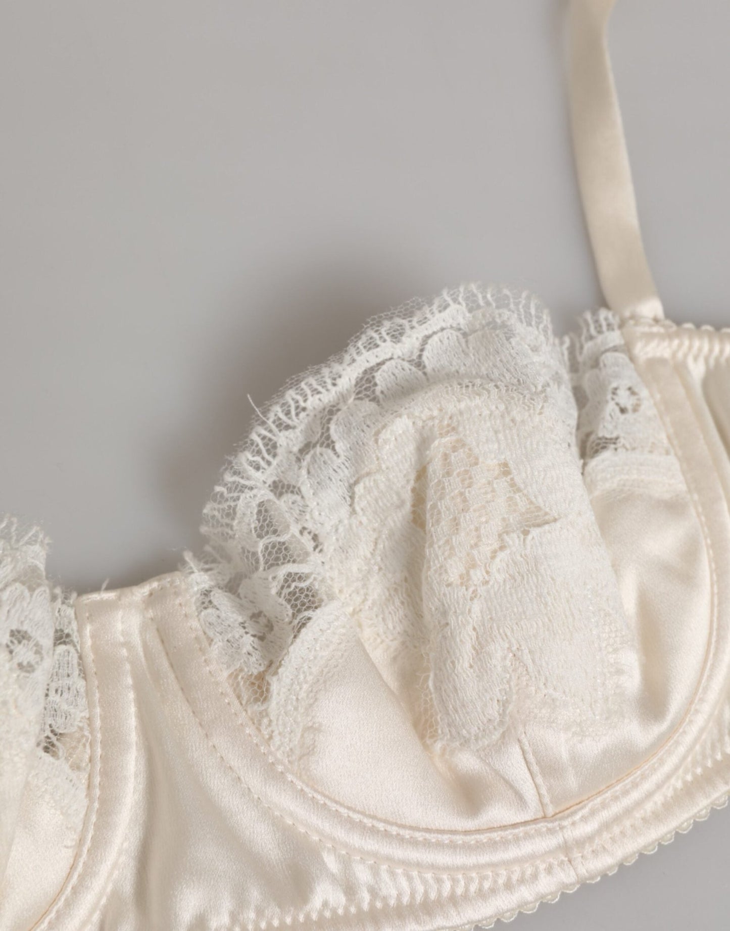 Dolce & Gabbana Off White Silk Underwired Balconette Bra Underwear – IT2 | S par Dolce & Gabbana | Disponible sur Sandy Store ByNet