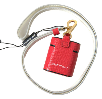 Dolce & Gabbana Red Leather Gold Tone Metal Logo Print Airpods Case – par Dolce & Gabbana | Disponible sur Sandy Store ByNet