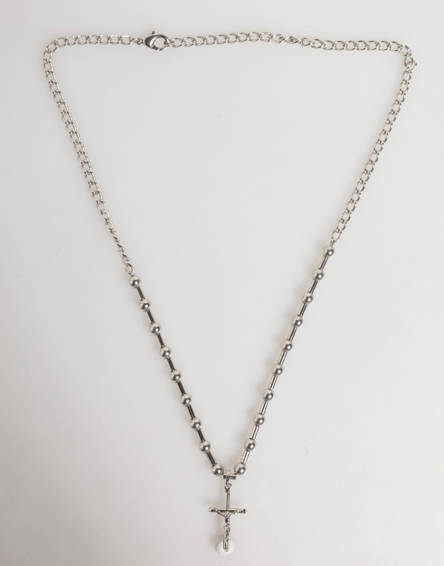 Dolce & Gabbana Silver Tone Brass Chain Religious Cross Pendant Necklace – par Dolce & Gabbana | Disponible sur Sandy Store ByNet