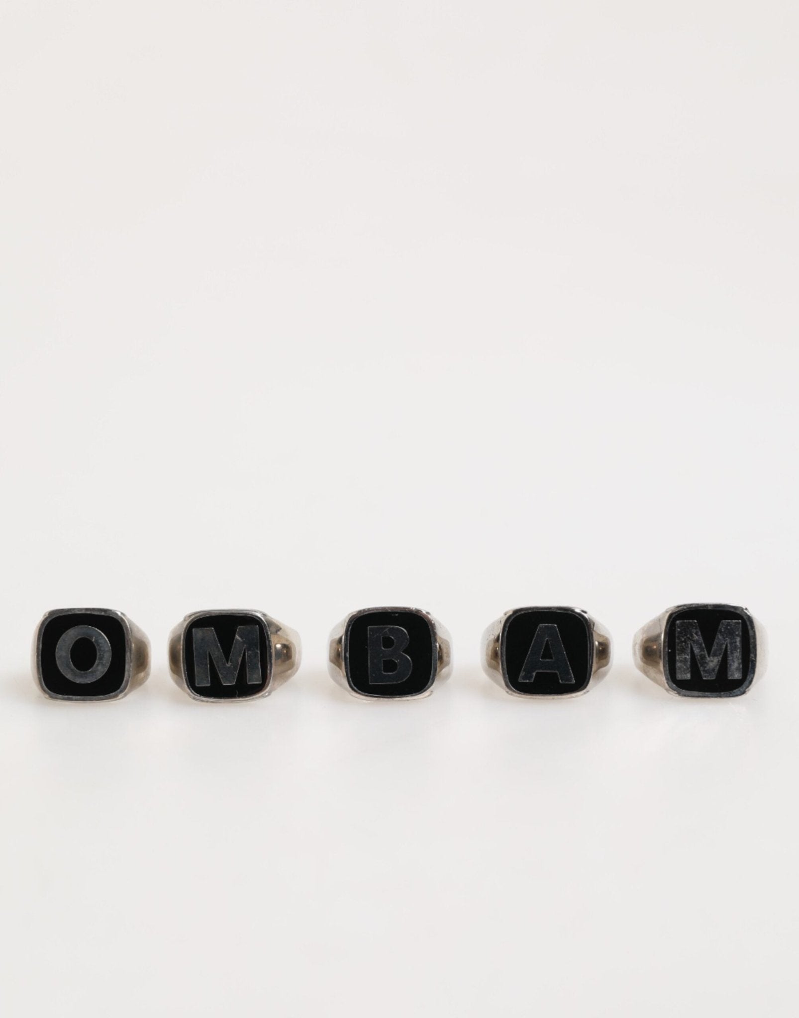 Dolce & Gabbana Silver Tone Brass Lettering Set 5 Pieces Adjustable Ring – par Dolce & Gabbana | Disponible sur Sandy Store ByNet