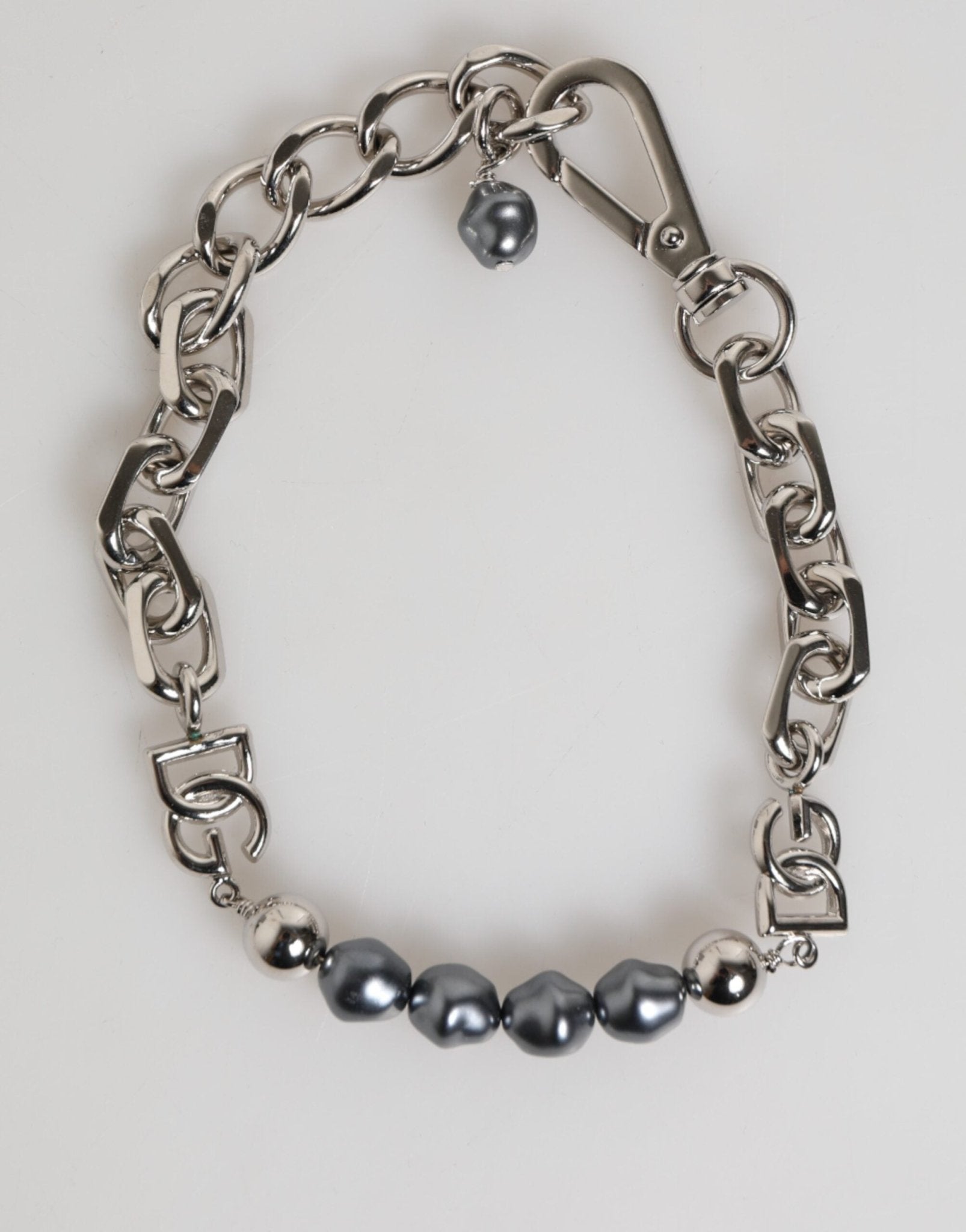 Dolce & Gabbana Silver Tone Chain Lobster Clasp Logo Gray Pearls Bracelet – par Dolce & Gabbana | Disponible sur Sandy Store ByNet