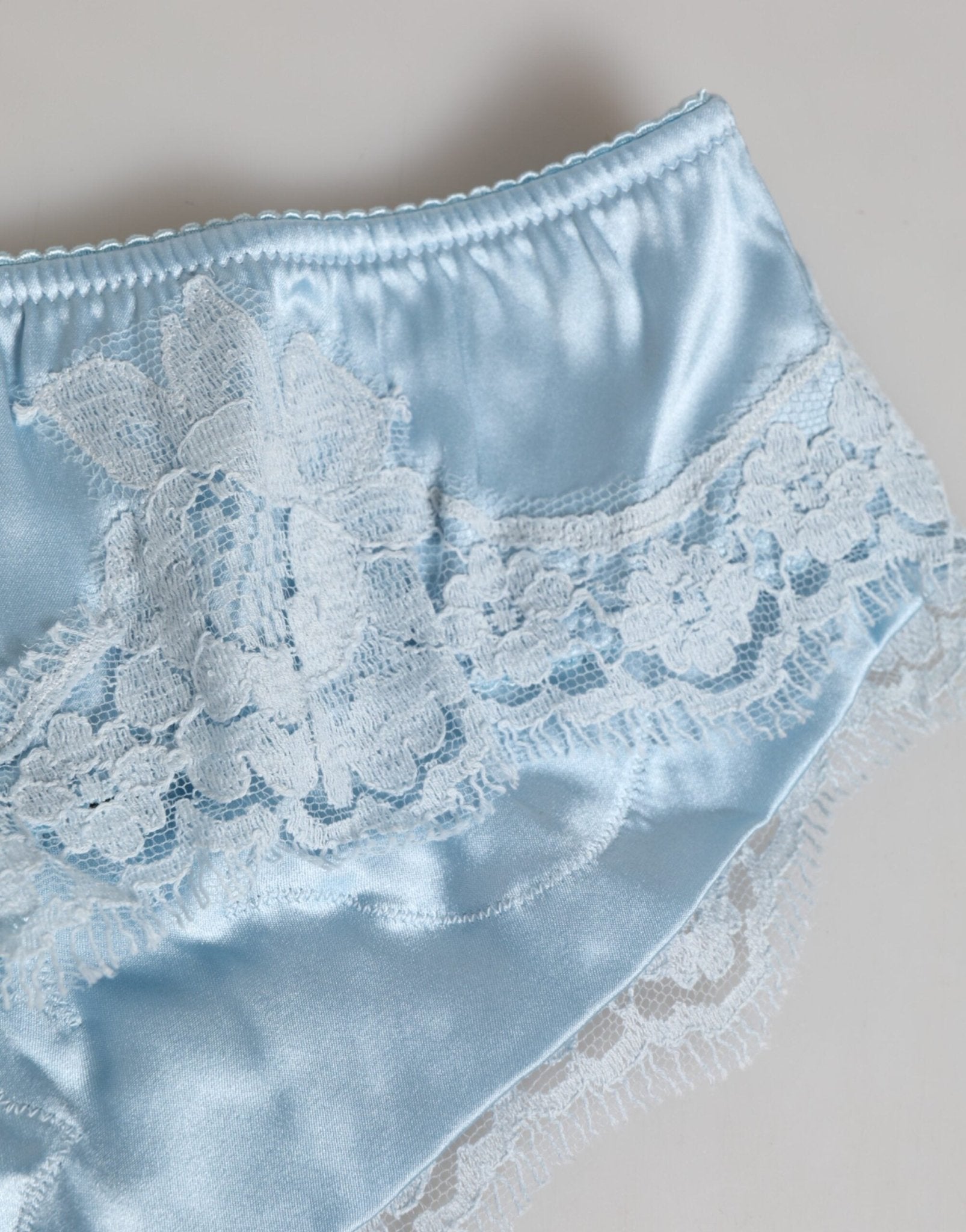 Dolce & Gabbana Sky Blue Silk Satin Lace Panty Brief Underwear – IT3 | M par Dolce & Gabbana | Disponible sur Sandy Store ByNet