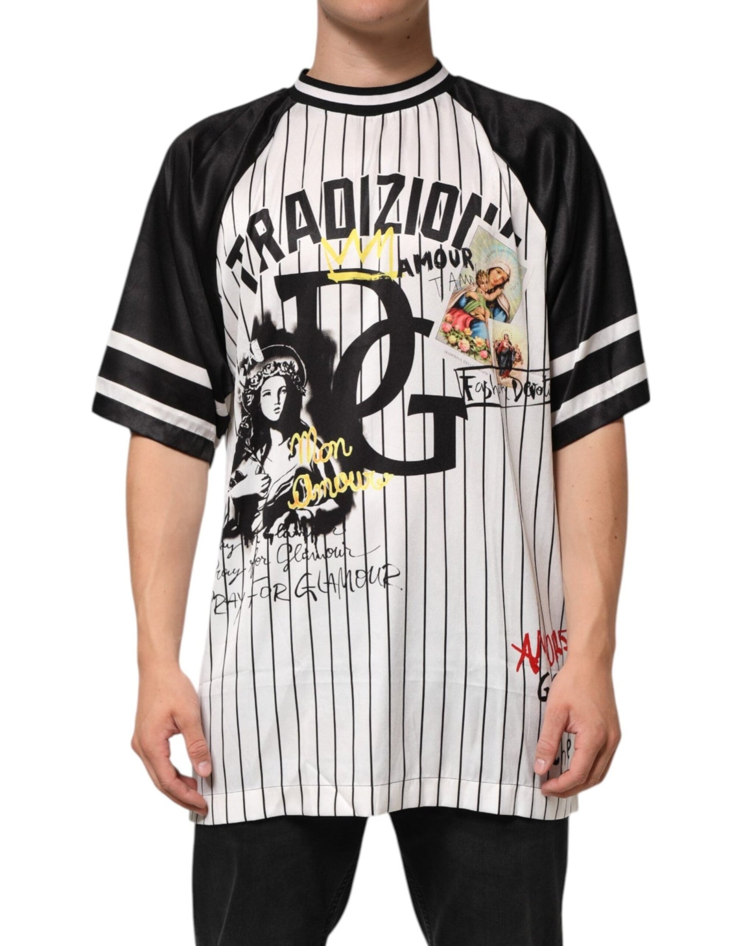 Dolce & Gabbana Tradizione Graffiti Print Oversized Men T-shirt – IT50 | L par Dolce & Gabbana | Disponible sur Sandy Store ByNet