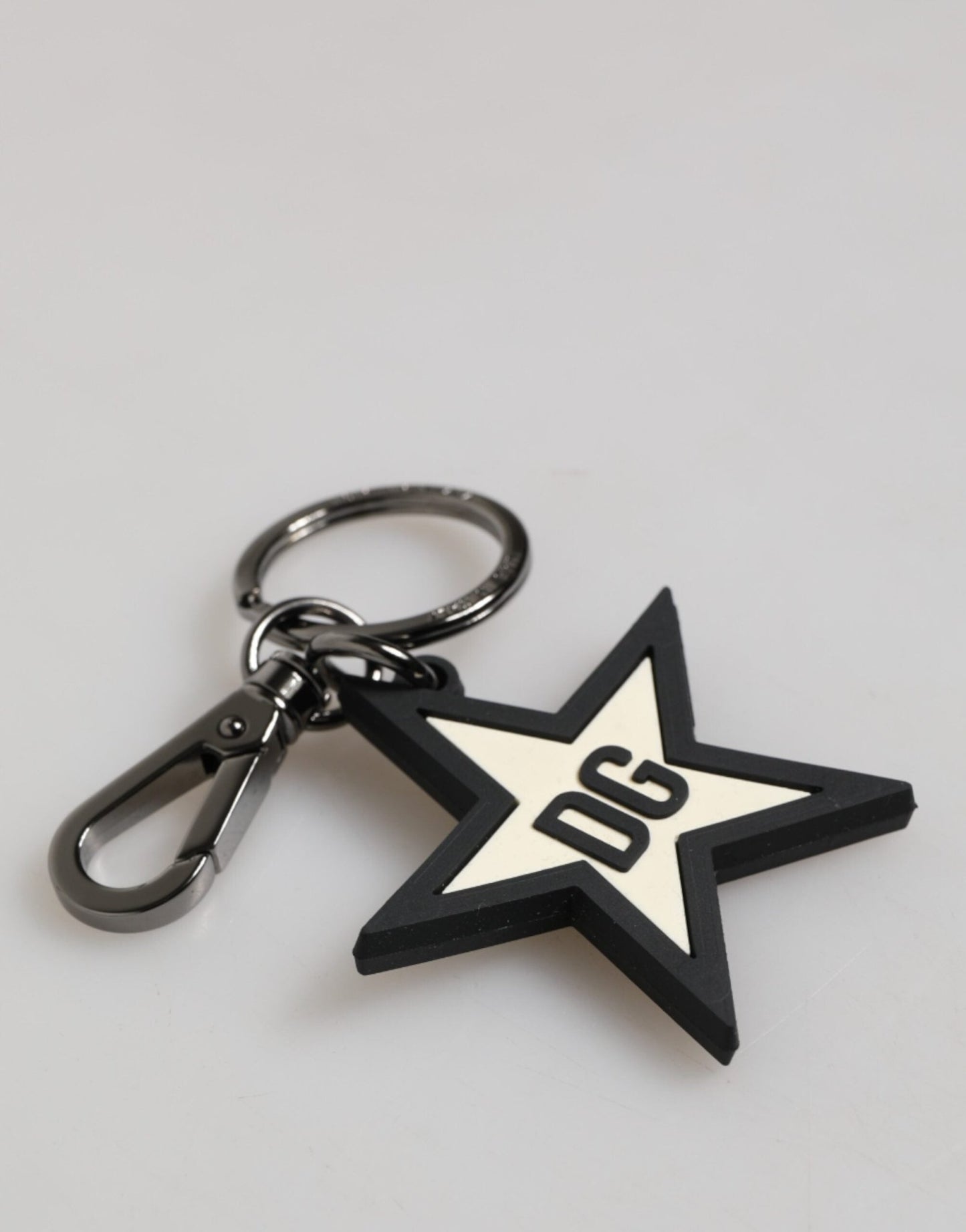 Dolce & Gabbana White Black DG Logo Star Rubber Men's Keychain Keyring – par Dolce & Gabbana | Disponible sur Sandy Store ByNet