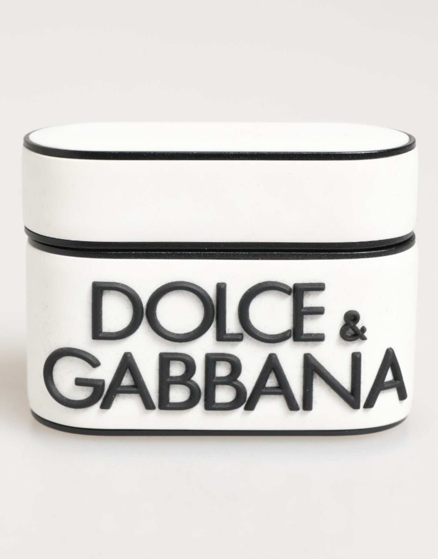 Dolce & Gabbana White Black Rubber Logo Embossed Accessory Airpods Case – par Dolce & Gabbana | Disponible sur Sandy Store ByNet