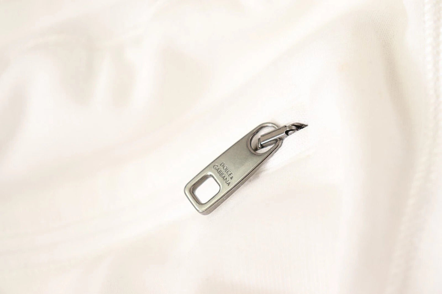 Dolce & Gabbana White Cotton Logo Patch Sweatpants Jogging Pants – IT50 | L par Dolce & Gabbana | Disponible sur Sandy Store ByNet