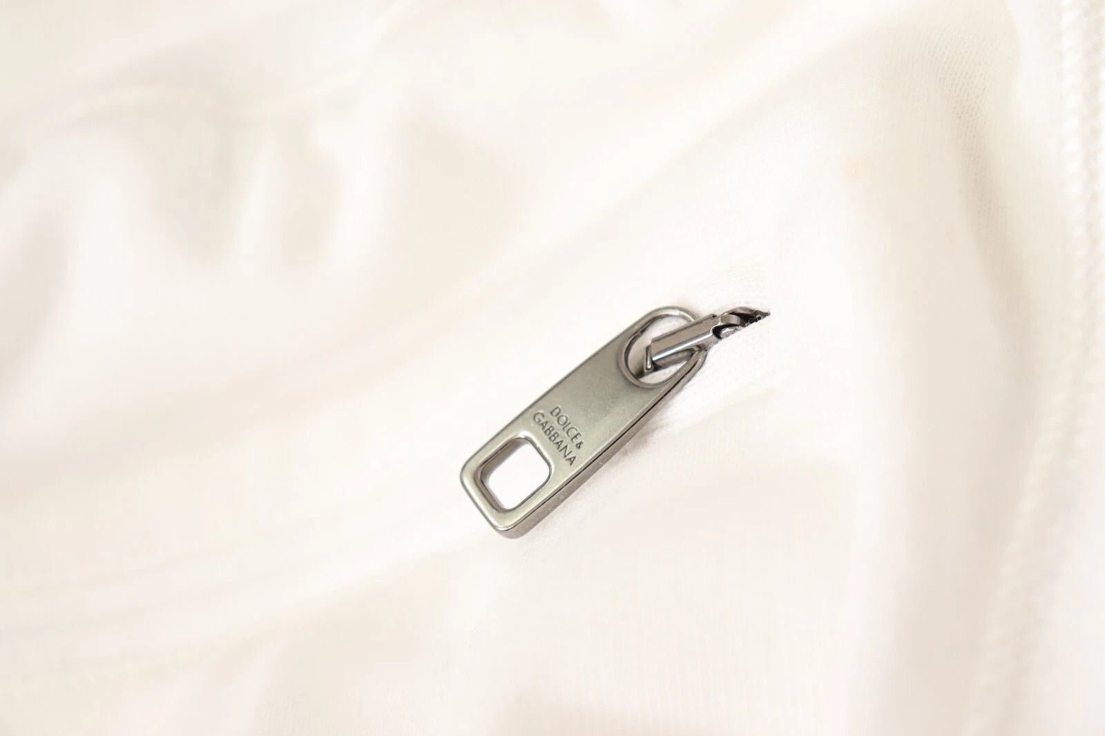 Dolce & Gabbana White Cotton Logo Patch Sweatpants Jogging Pants – IT50 | L par Dolce & Gabbana | Disponible sur Sandy Store ByNet