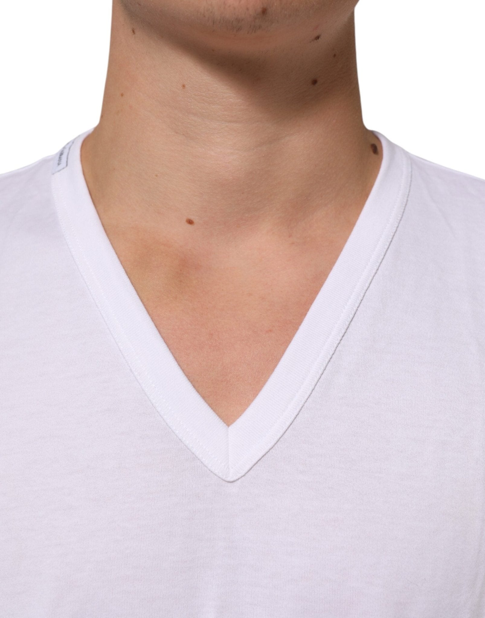 Dolce & Gabbana White Cotton V - Neck Short Sleeves T-shirt – IT60 | 3XL par Dolce & Gabbana | Disponible sur Sandy Store ByNet