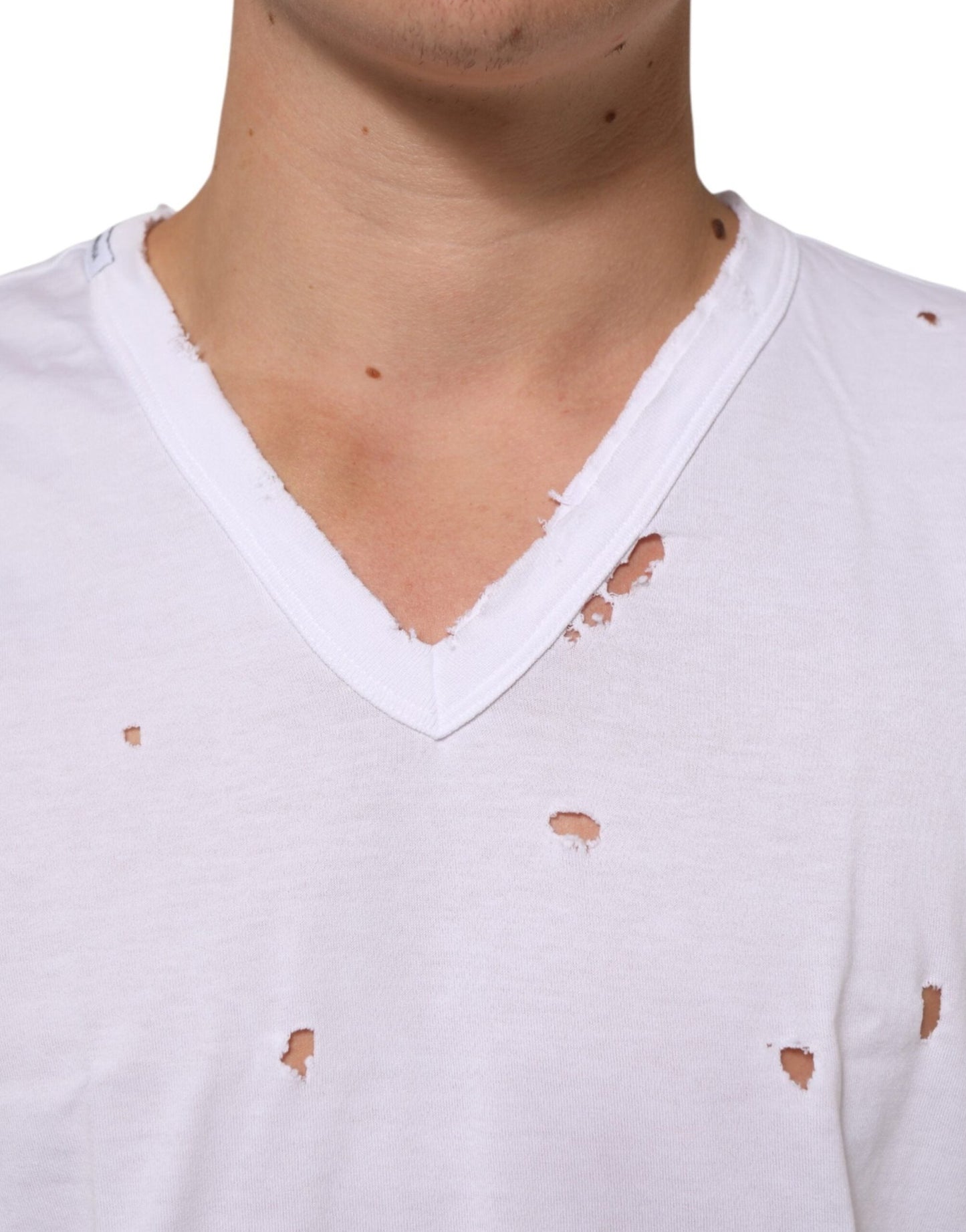 Dolce & Gabbana White Distressed Cotton V Neck Men T-shirt – IT48 | M par Dolce & Gabbana | Disponible sur Sandy Store ByNet