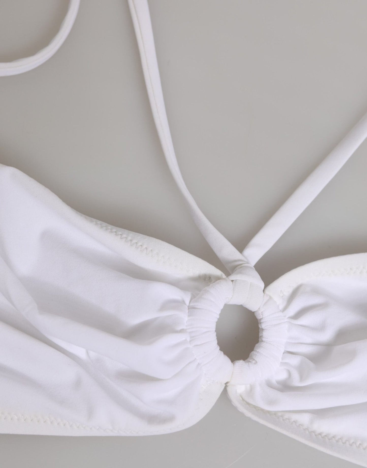 Dolce & Gabbana White Logo Swimsuit 2 Piece Top Bottom Swimwear – IT1 | XS par Dolce & Gabbana | Disponible sur Sandy Store ByNet