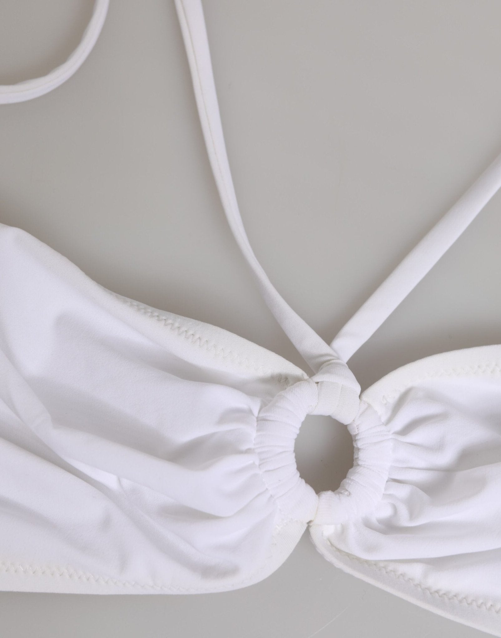 Dolce & Gabbana White Logo Swimsuit 2 Piece Top Bottom Swimwear – IT1 | XS par Dolce & Gabbana | Disponible sur Sandy Store ByNet