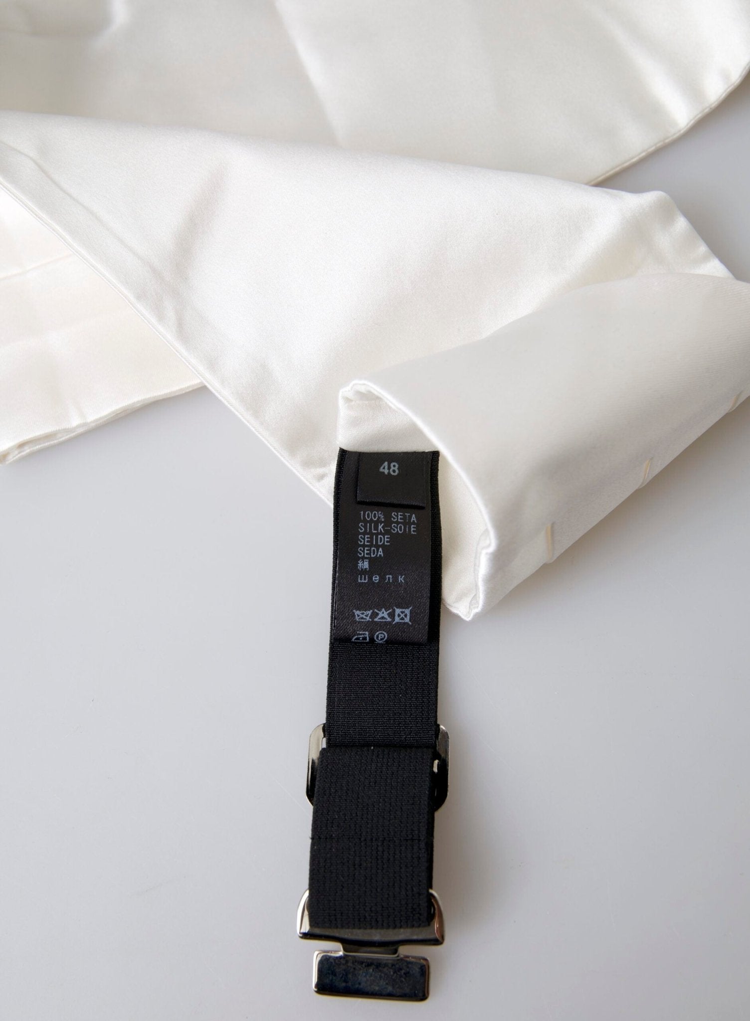 Dolce & Gabbana White Men Wide Waist Silk Belt Cummerbund – IT48 | M par Dolce & Gabbana | Disponible sur Sandy Store ByNet