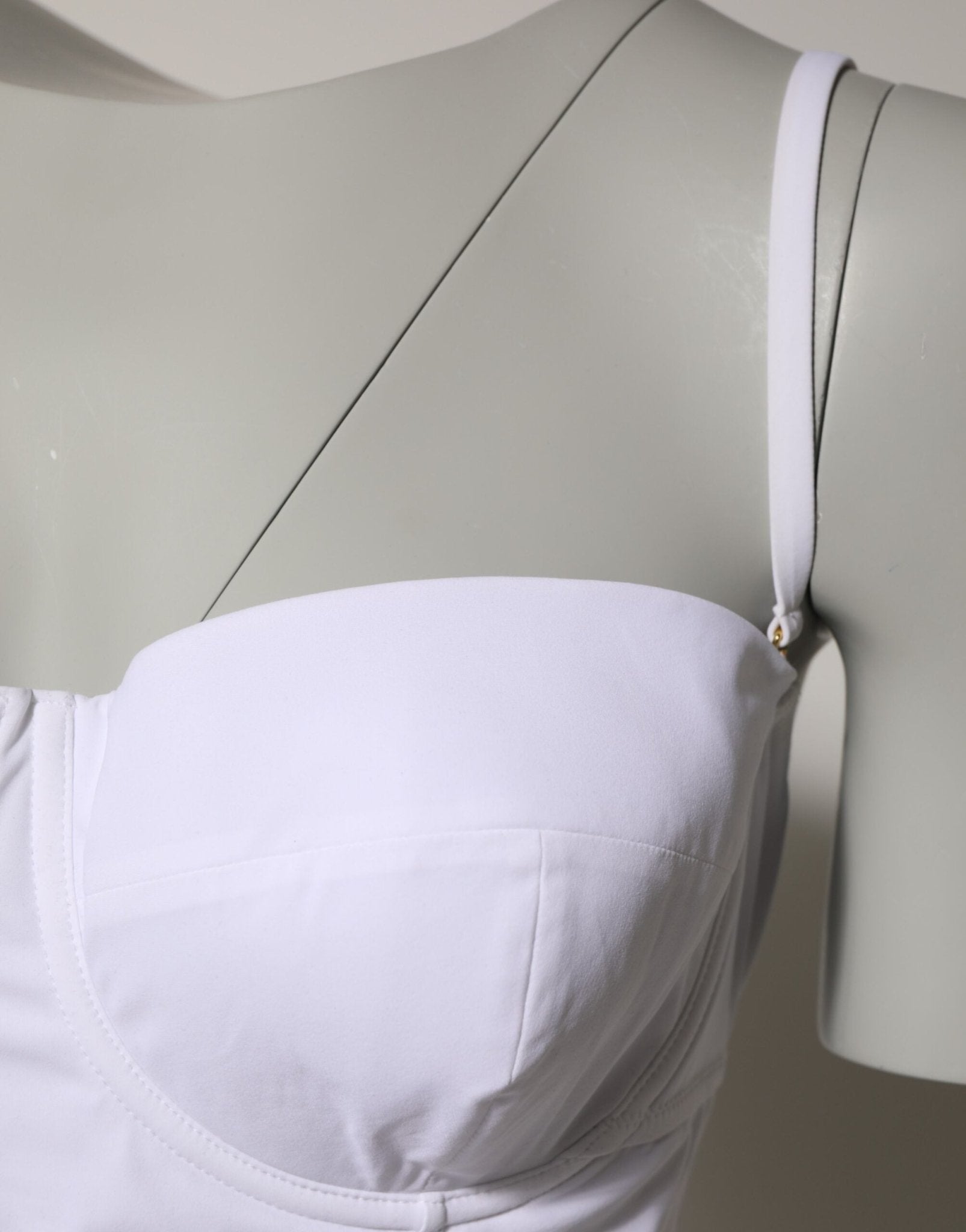 Dolce & Gabbana White Padded Balconette One Piece Swimwear – IT1 | XS par Dolce & Gabbana | Disponible sur Sandy Store ByNet