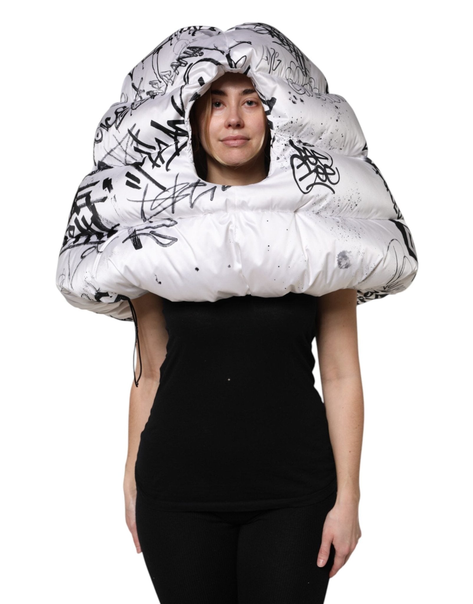 Dolce & Gabbana White Polyester Printed Hood Quilted Hat – par Dolce & Gabbana | Disponible sur Sandy Store ByNet