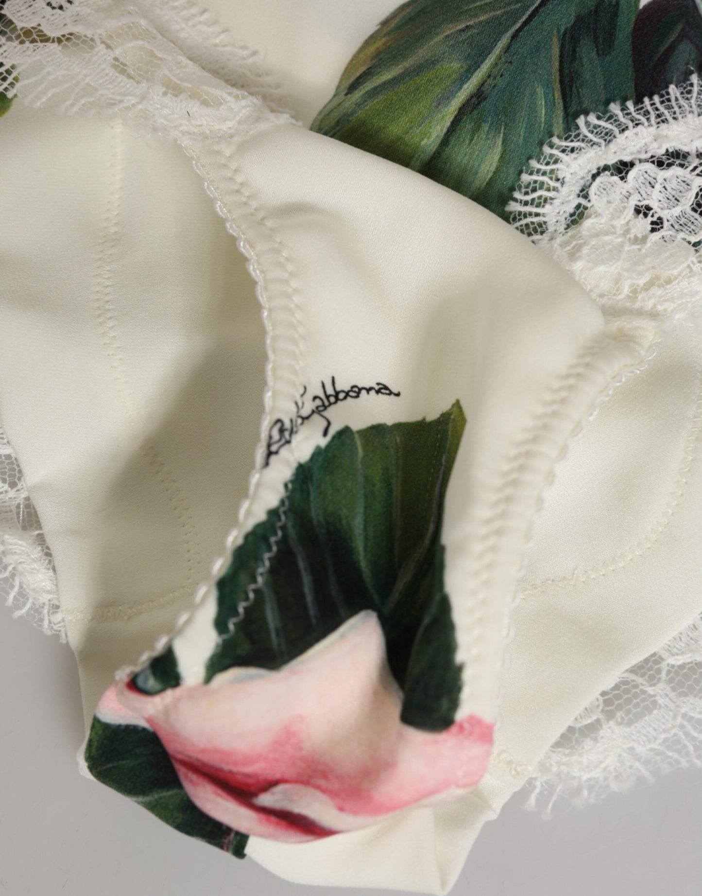 Dolce & Gabbana White Silk Satin Floral Lace Trim Slip Underwear – IT3 | M par Dolce & Gabbana | Disponible sur Sandy Store ByNet