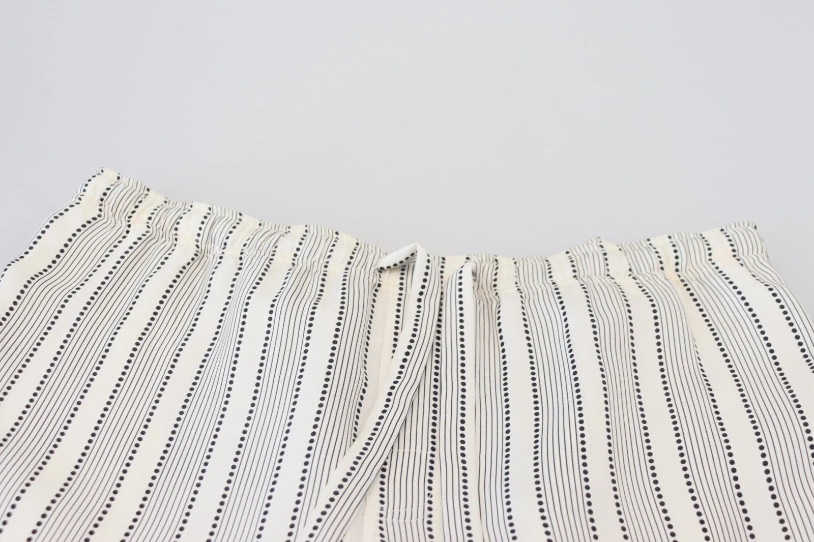 Dolce & Gabbana White Stripes Silk Lounge Trouser Pants – IT48 | M par Dolce & Gabbana | Disponible sur Sandy Store ByNet