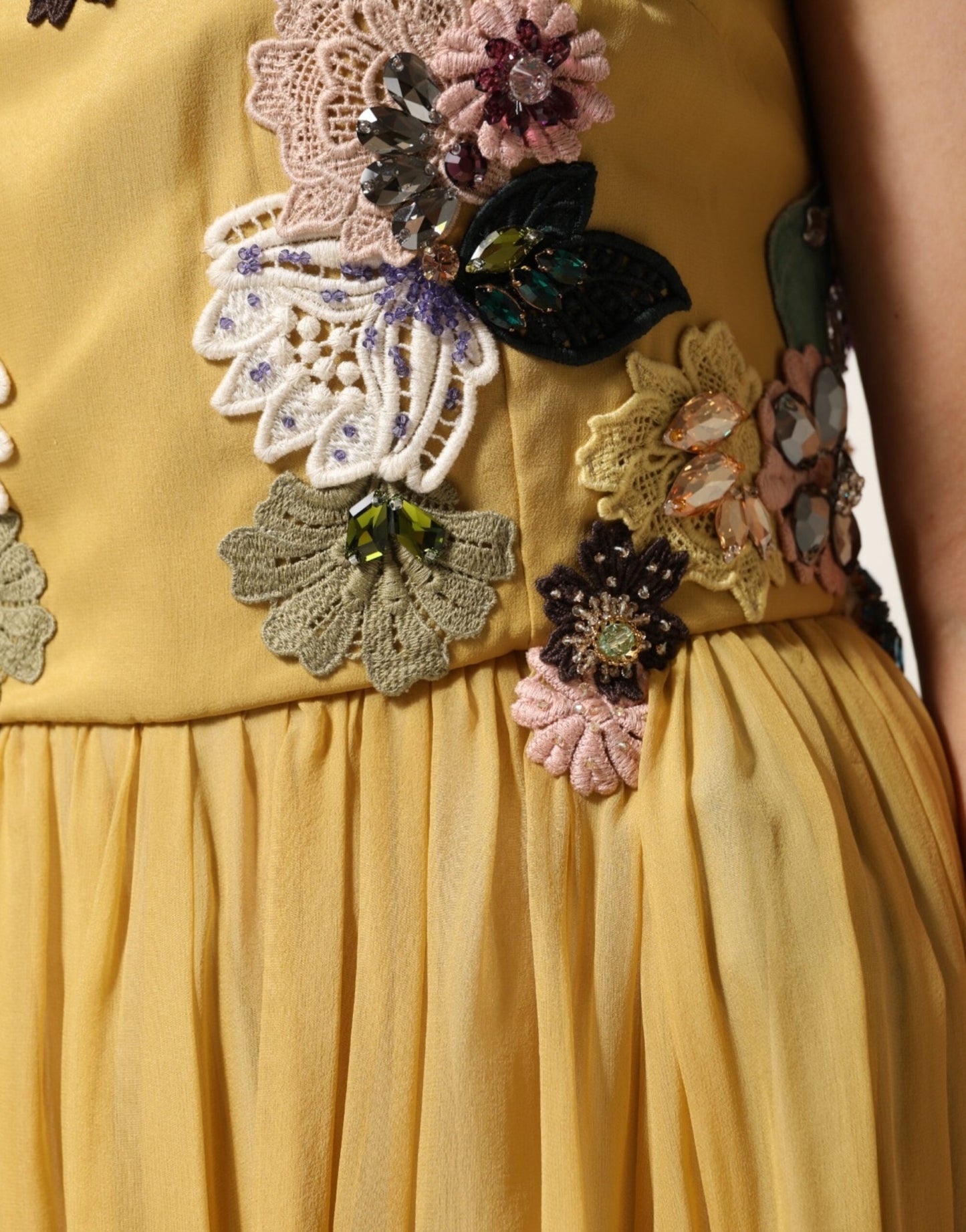 Dolce & Gabbana Yellow Silk Floral Embroidered Maxi Dress – IT46|XL par Dolce & Gabbana | Disponible sur Sandy Store ByNet