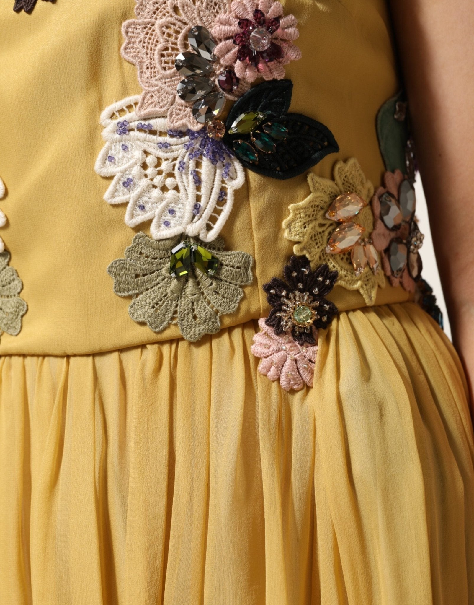 Dolce & Gabbana Yellow Silk Floral Embroidered Maxi Dress – IT46|XL par Dolce & Gabbana | Disponible sur Sandy Store ByNet